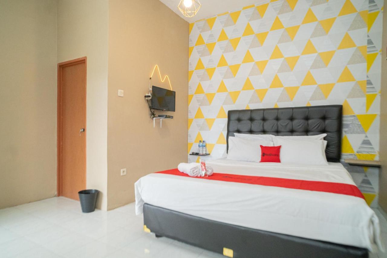 מלון בוגור Reddoorz Near Taman Safari 2 מראה חיצוני תמונה